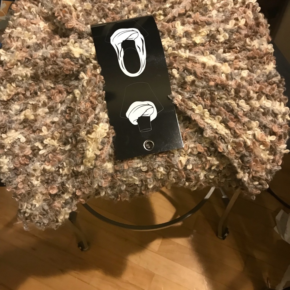 Steve Madden infinity scarf 🧣